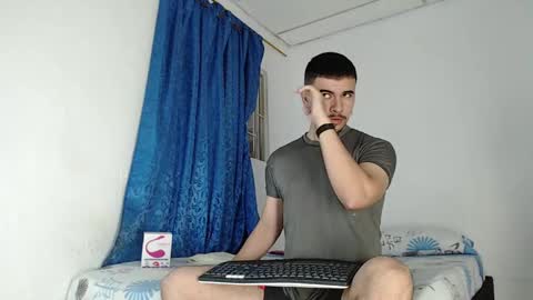 Snapshot of jeycob_happy97 chatting on 09.29.25 Juan David online show from 09.29.25