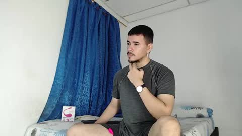 Snapshot of jeycob_happy97 chatting on 10.07.25 Juan David online show from 10.07.25