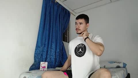 Snapshot of jeycob_happy97 chatting on 10.08.25 Juan David online show from 10.08.25