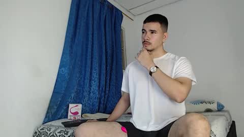 Snapshot of jeycob_happy97 chatting on 11.01.25 Juan David online show from 11.01.25