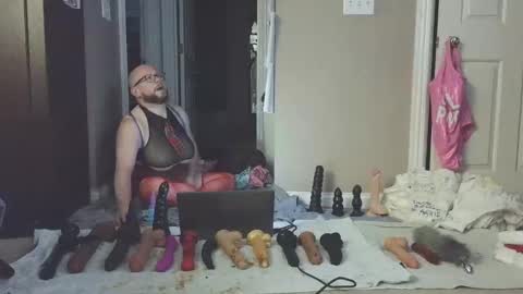 Snapshot of jghosty69 chatting on 12.31.24 Nasty Cumslut online show from 12.31.24