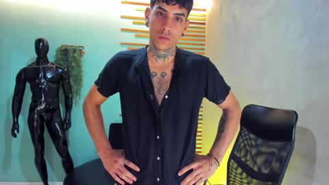 Snapshot of jharol_cardona chatting on 12.10.24 Jharol online show from 12.10.24