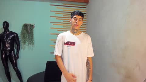Snapshot of jharol_cardona chatting on 12.19.24 Jharol online show from 12.19.24