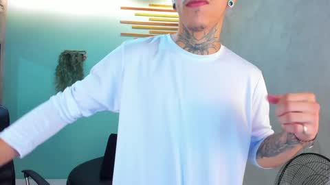 Snapshot of jharol_cardona chatting on 12.20.24 Jharol online show from 12.20.24