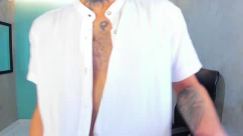 Snapshot of jharol_cardona chatting on 01.08.25 Jharol online show from 01.08.25