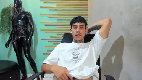 Snapshot of jharol_cardona chatting on 03.08.25 Jharol online show from 03.08.25