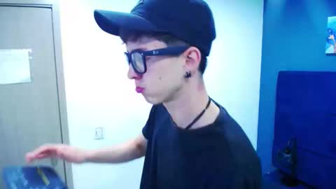 Snapshot of jheampiero chatting on 09.23.25 Jheampiero online show from 09.23.25