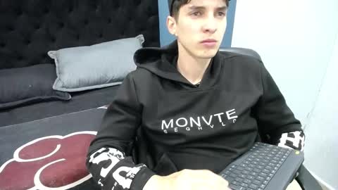 Snapshot of jheampiero chatting on 10.29.25 Jheampiero online show from 10.29.25