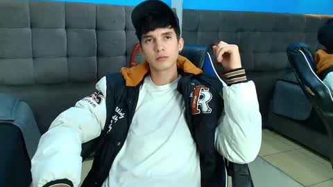 Snapshot of jheampiero chatting on 05.25.26 Jheampiero online show from 05.25.26