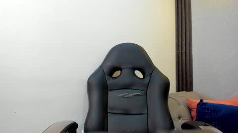 Jhoana  online show from 10.21.25