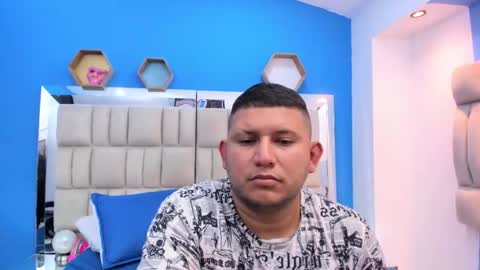 Snapshot of jhon_and_catalina chatting on 10.24.25 jhon_and_catalina online show from 10.24.25
