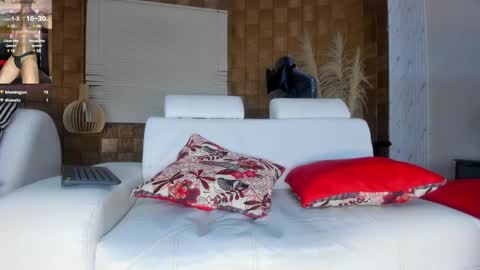 Snapshot of jhonaldsw chatting on 02.06.25 jhonaldsw online show from 02.06.25