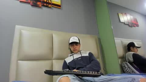 Snapshot of jhonny_saenz chatting on 10.18.25 Jhonny online show from 10.18.25