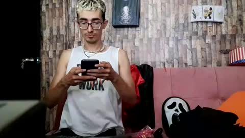 Snapshot of jhosuamoore chatting on 10.19.25 Jhosuamoore  online show from 10.19.25