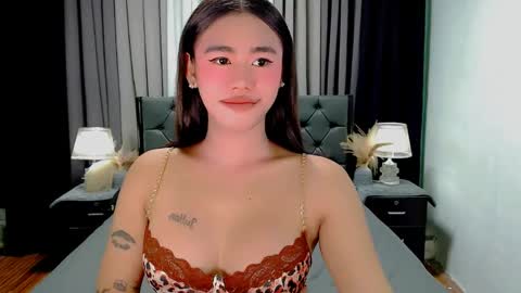 Snapshot of jhuliana_and_charles_room chatting on 05.19.26 jhuliana_and_charles_room online show from 05.19.26