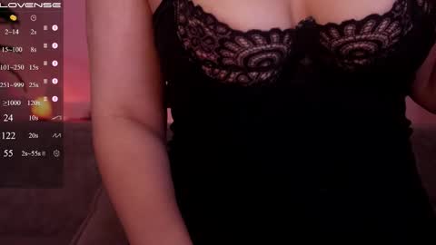 jia_lisaa online show from 10.05.25