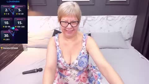 Snapshot of jill_mild chatting on 03.08.25 Jill online show from 03.08.25