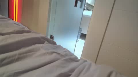 SluttyCple online show from 04.18.26