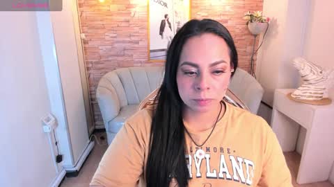 Snapshot of jimena_b chatting on 12.17.24 jimena online show from 12.17.24