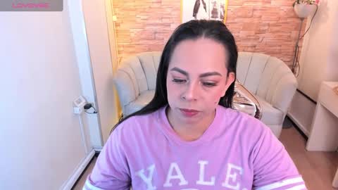 Snapshot of jimena_b chatting on 12.19.24 jimena online show from 12.19.24