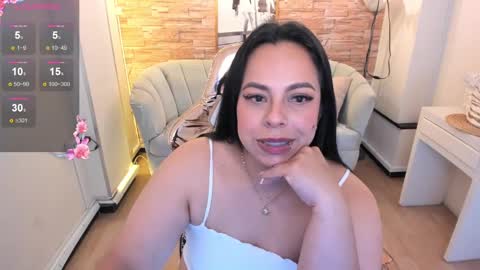 Snapshot of jimena_b chatting on 01.04.25 jimena online show from 01.04.25