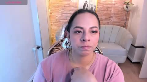Snapshot of jimena_b chatting on 01.28.25 jimena online show from 01.28.25