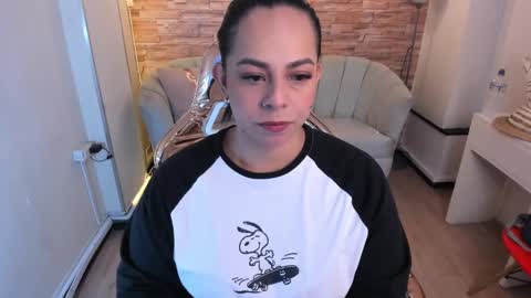Snapshot of jimena_b chatting on 02.05.25 jimena online show from 02.05.25