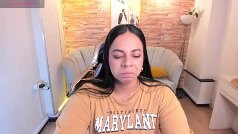 Snapshot of jimena_b chatting on 02.21.25 jimena online show from 02.21.25