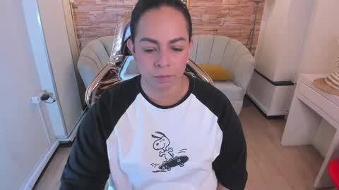 Snapshot of jimena_b chatting on 03.06.25 jimena online show from 03.06.25