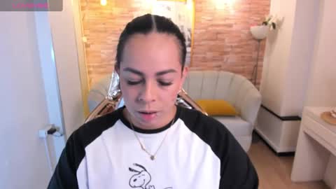 Snapshot of jimena_b chatting on 03.07.25 jimena online show from 03.07.25