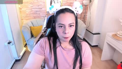 Snapshot of jimena_b chatting on 03.08.25 jimena online show from 03.08.25