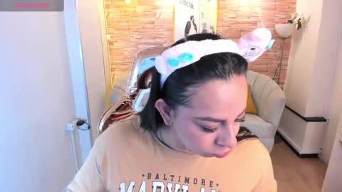 Snapshot of jimena_b chatting on 03.11.25 jimena online show from 03.11.25