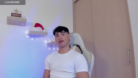 Snapshot of jimmy_leeh_ chatting on 12.24.24 Jimmy Leeh online show from 12.24.24