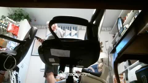 Snapshot of jimsundies chatting on 12.24.24 jimwellhung online show from 12.24.24