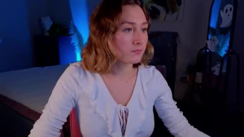 Snapshot of jinxed_blue chatting on 10.24.25 Molly online show from 10.24.25