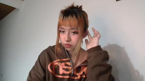 Minaa  online show from 12.04.25