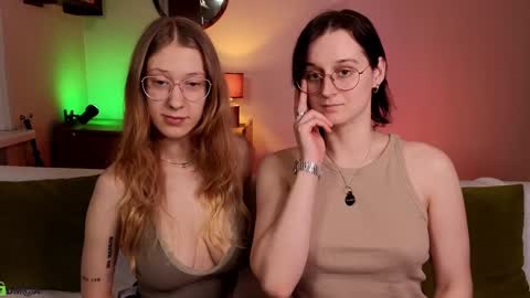 Snapshot of jitoon_exe chatting on 01.19.25 Hey Guys We are Julia ginger  Tina brunette online show from 01.19.25