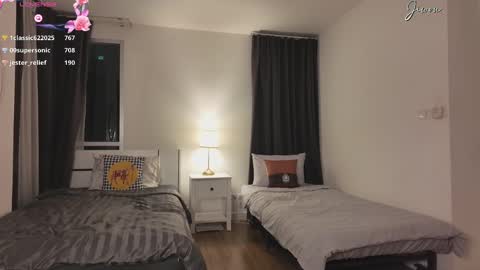 Snapshot of jiwon4u chatting on 02.22.25 Jiwon online show from 02.22.25