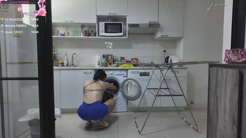 Snapshot of jiwon4u chatting on 02.25.25 Jiwon online show from 02.25.25