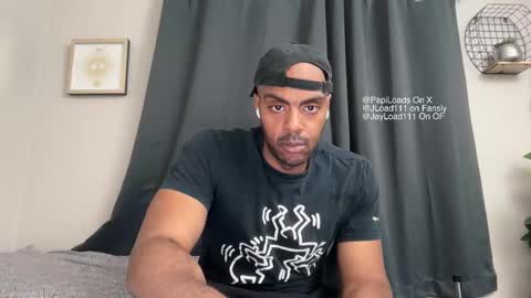 Snapshot of jloads_ chatting on 11.17.25 Jay Load online show from 11.17.25