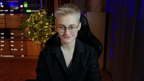 Snapshot of joan_night chatting on 04.28.26 J online show from 04.28.26