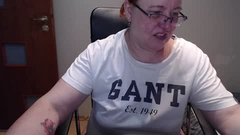 Snapshot of joannaandneighbour chatting on 01.12.25 Joanna and Greg online show from 01.12.25