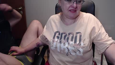 Snapshot of joannaandneighbour chatting on 01.23.25 Joanna and Greg online show from 01.23.25