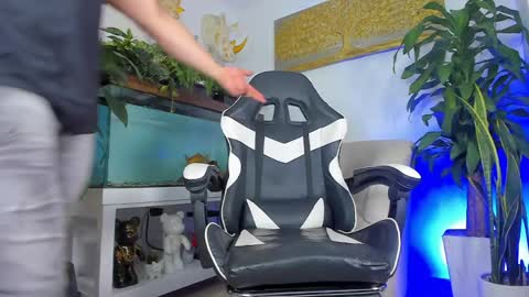 JOHNNY online show from 04.12.26