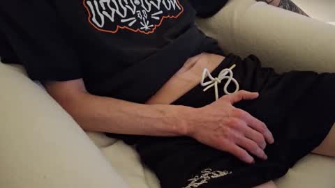 Snapshot of johnnyq390620 chatting on 10.27.25 johnny online show from 10.27.25