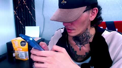 Snapshot of johnsonisaac94_ chatting on 02.17.25 johnsonisaac94 online show from 02.17.25