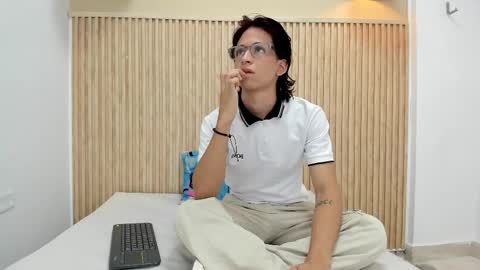 Snapshot of johss_shane chatting on 11.22.25 JOHSS online show from 11.22.25