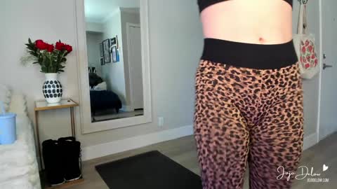 Snapshot of jojodelow chatting on 01.31.25    online show from 01.31.25