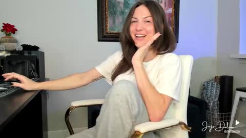 Snapshot of jojodelow chatting on 02.25.25    online show from 02.25.25