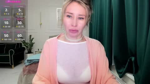 Jolie Ozolla online show from 12.08.24